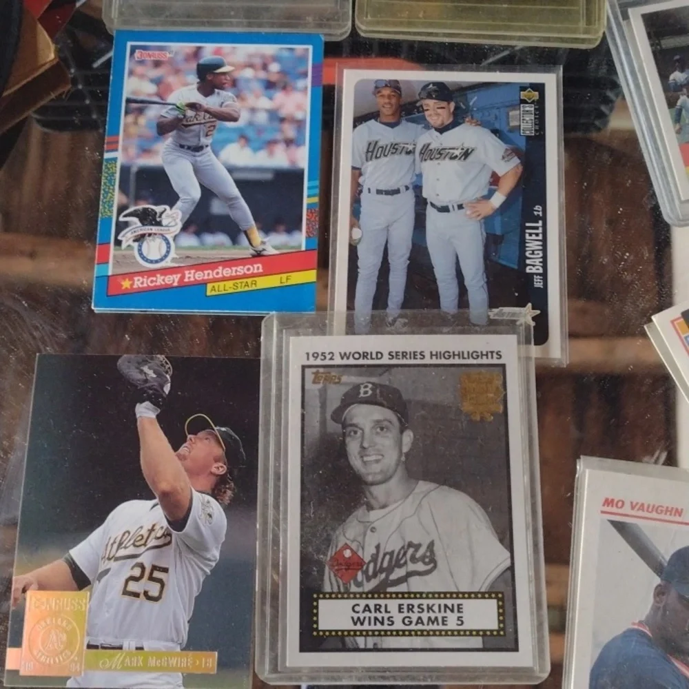 Assorted Baseball Trading Cards Collection - Picture 6 of 7